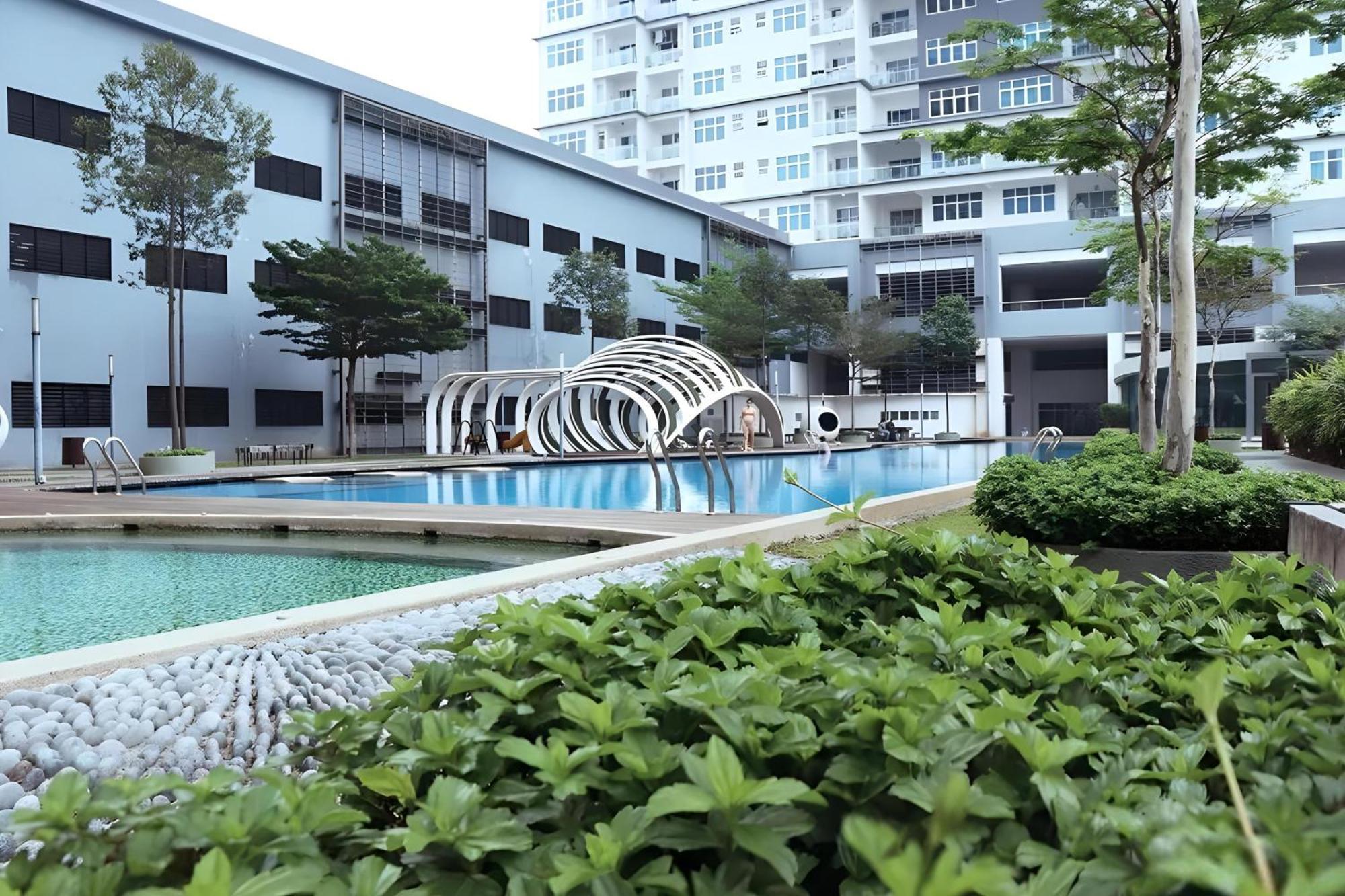 Le Thompson - Puchong Center Ioi Mall Bagian luar foto